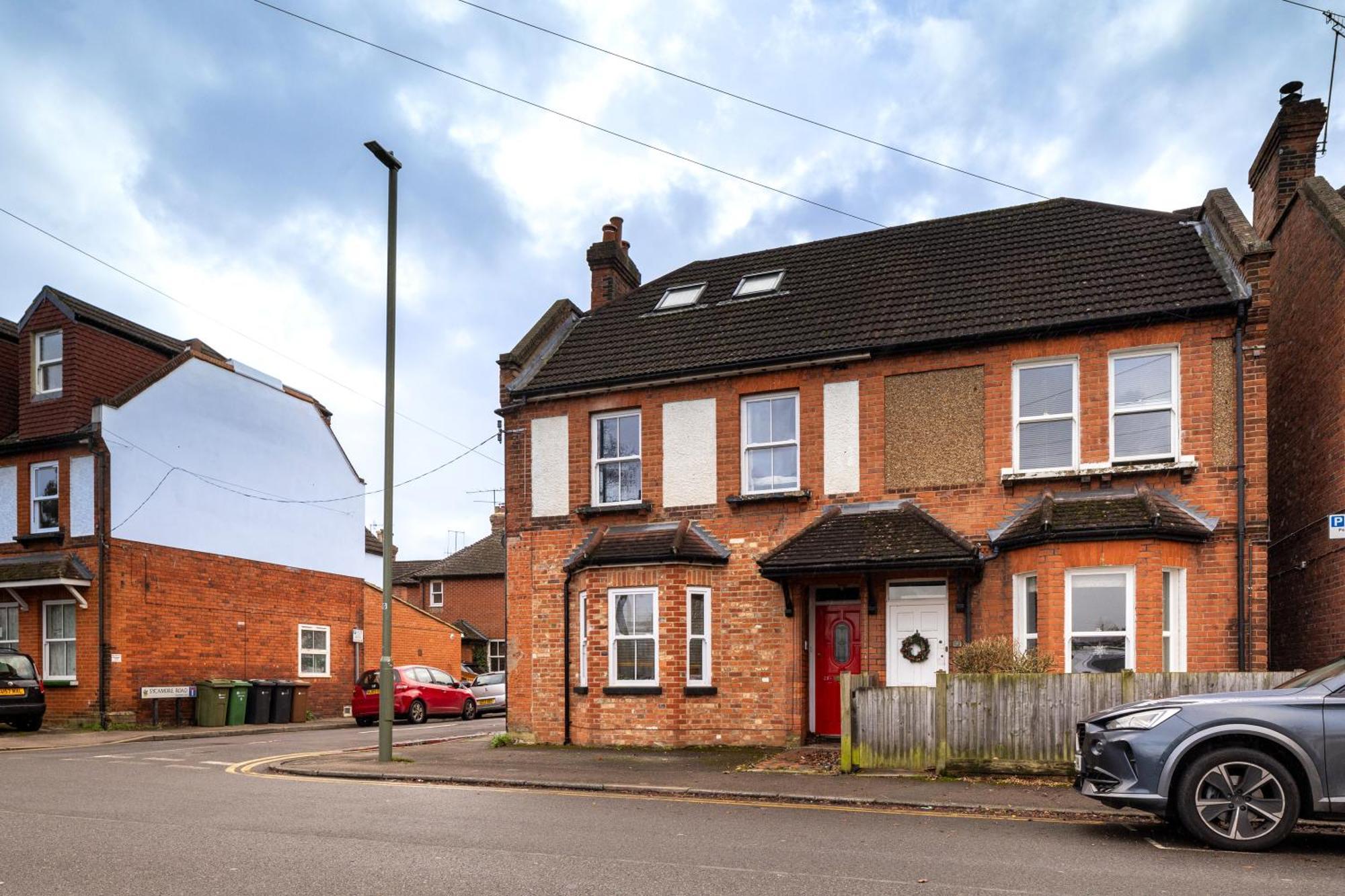 Family Home In Central Guildford With Parking מראה חיצוני תמונה