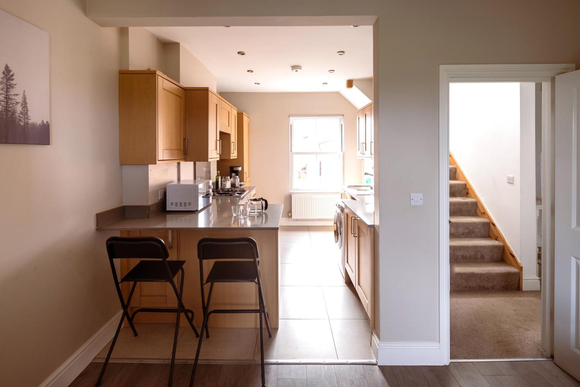 Family Home In Central Guildford With Parking מראה חיצוני תמונה