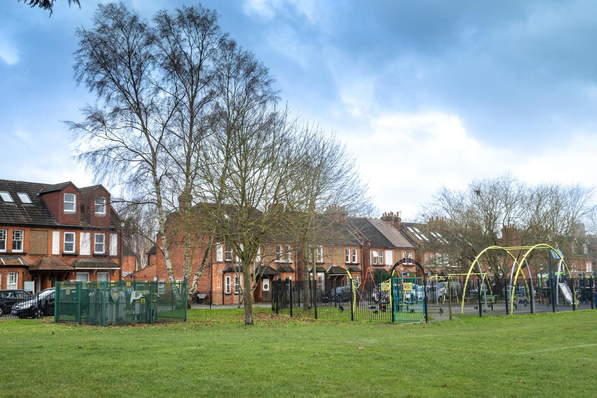 Family Home In Central Guildford With Parking מראה חיצוני תמונה