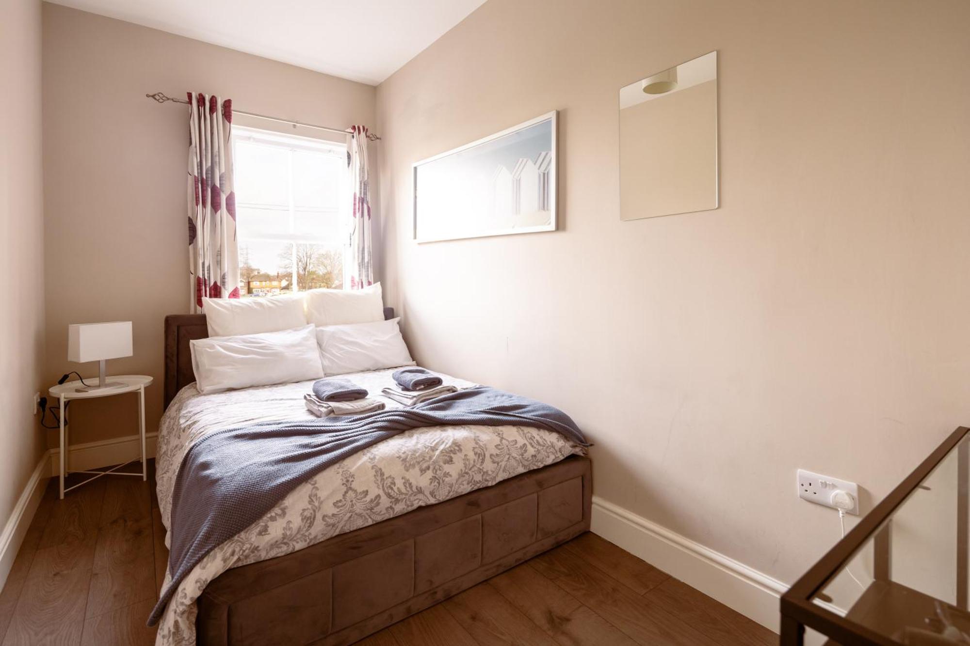 Family Home In Central Guildford With Parking מראה חיצוני תמונה