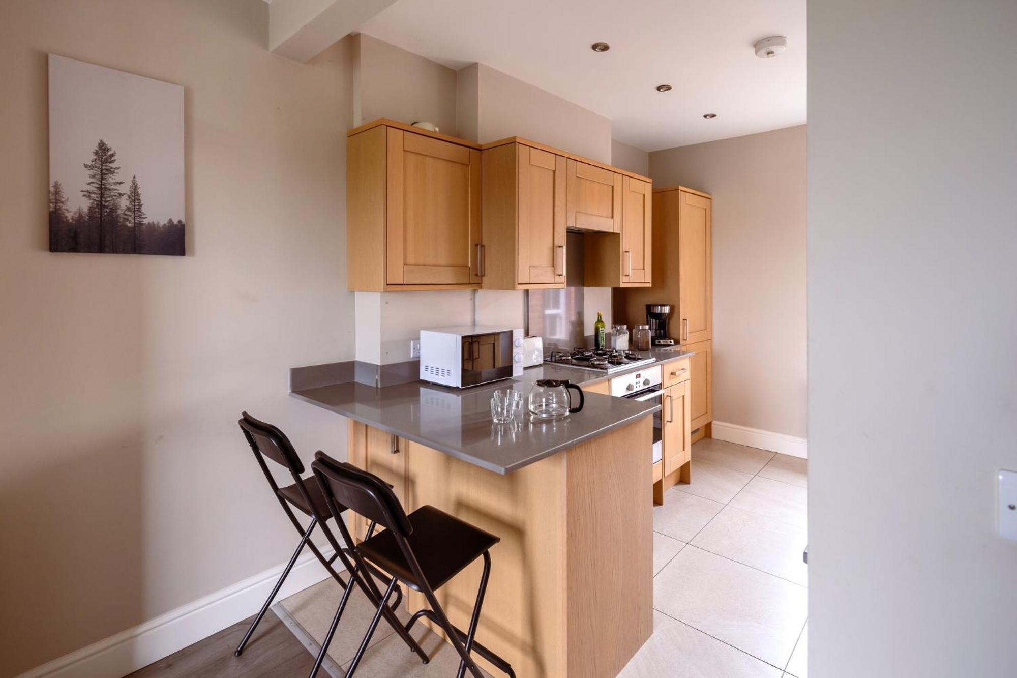 Family Home In Central Guildford With Parking מראה חיצוני תמונה